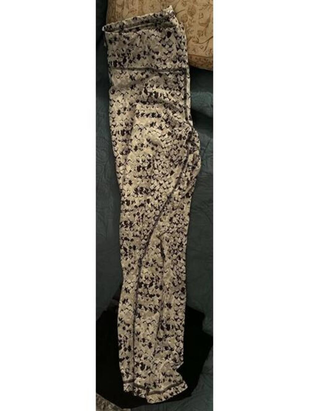 2 Pairs of Women's XL Leggings - 1 Black, 1 Black & White - Picture 2 of 5